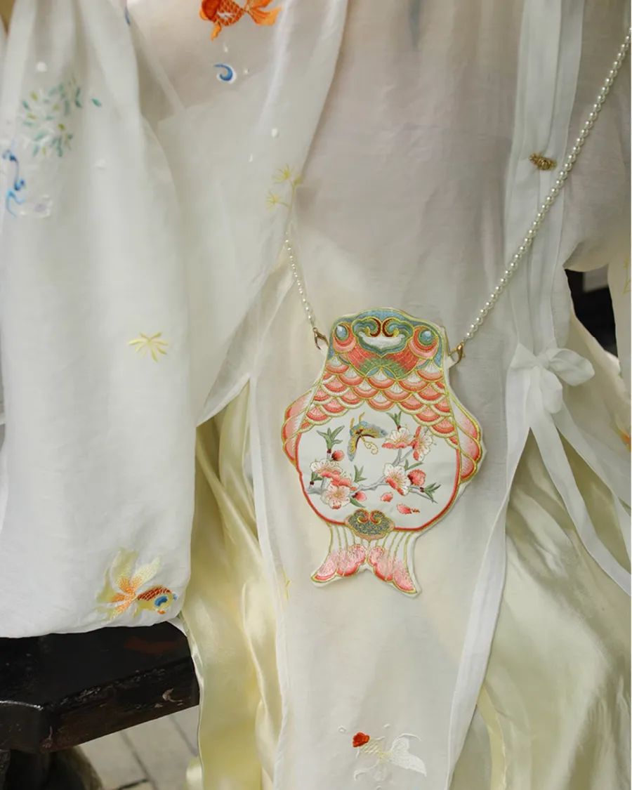Chitang 池塘 Goldfish Pond Phone Purse