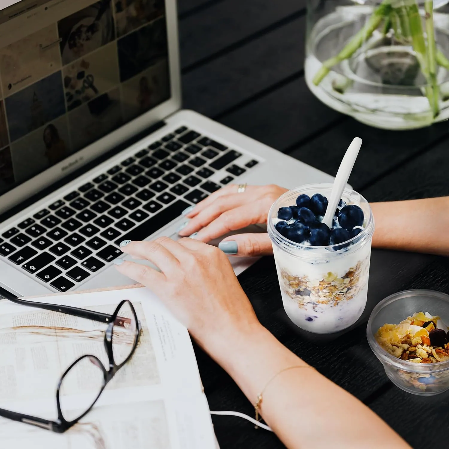 Felli On the Go Yogurt Parfait Snack Cup with Lid 100% Leak Proof, Reusable Travel Container with Spoon   Fruit & Granola Holder for To Go Cereal, Overnight Oats, Chia Pudding Jar (2, Blue Moon)