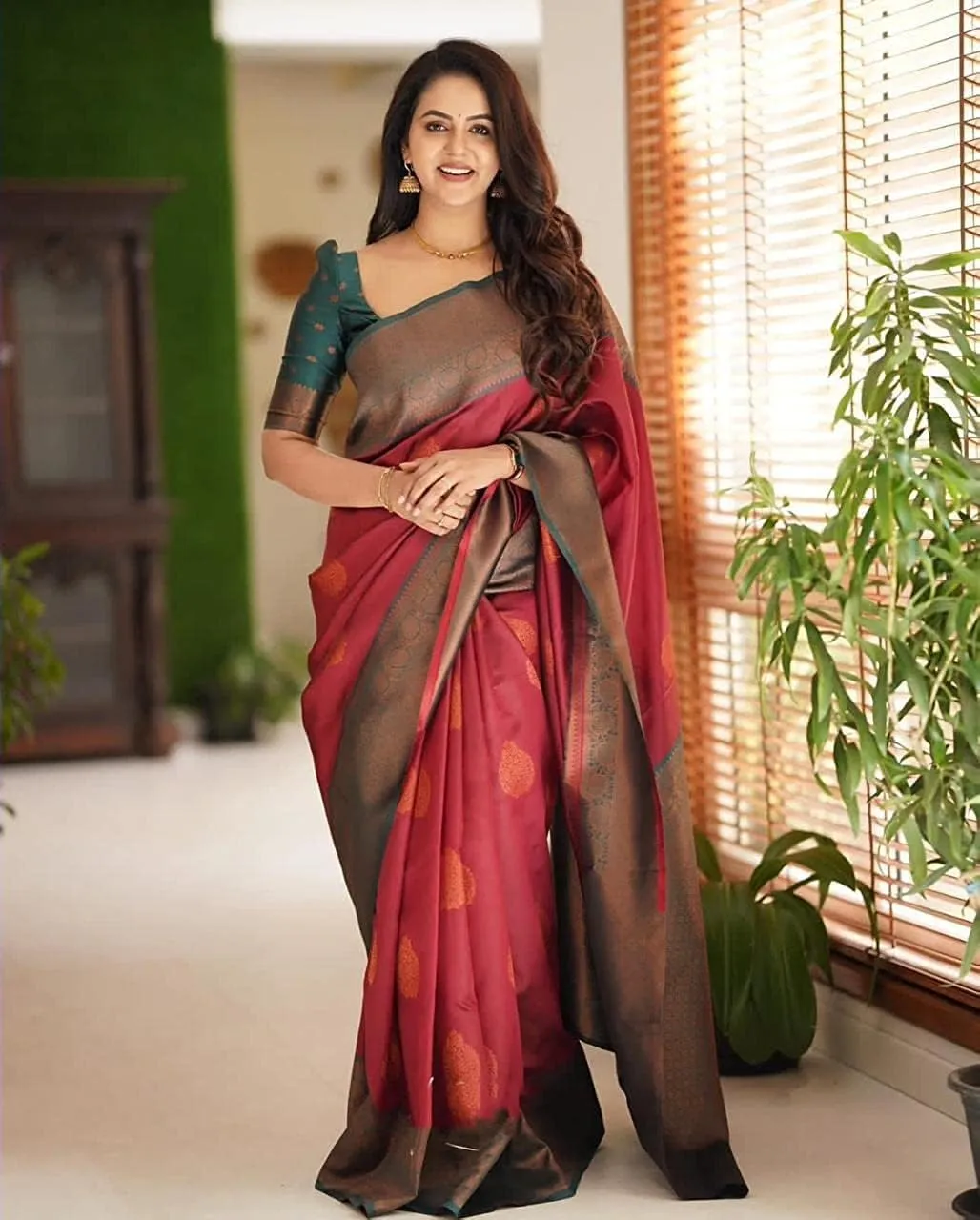 Jaanvi Women's Kerala Kanjivaram Silk Saree With Zari Work & Unstitched Blouse Piece