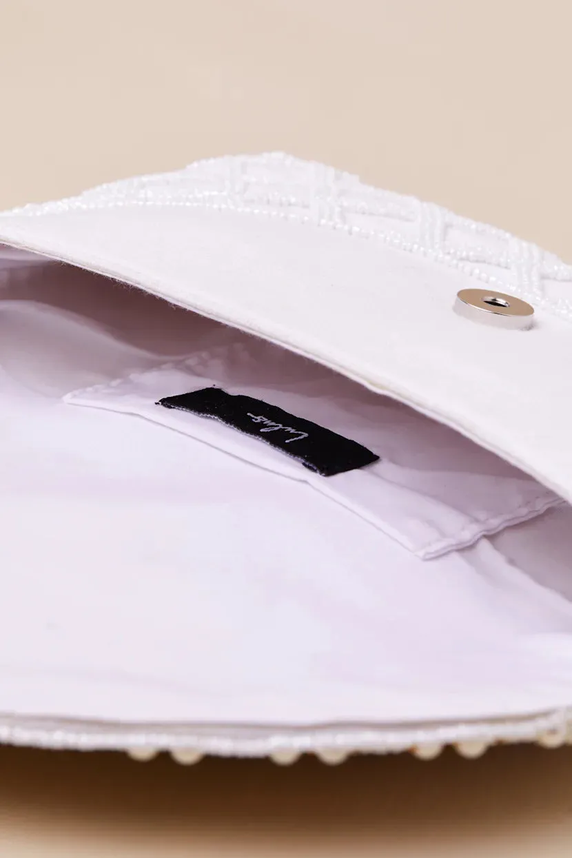 Luxurious Aspect White Beaded Pearl Clutch