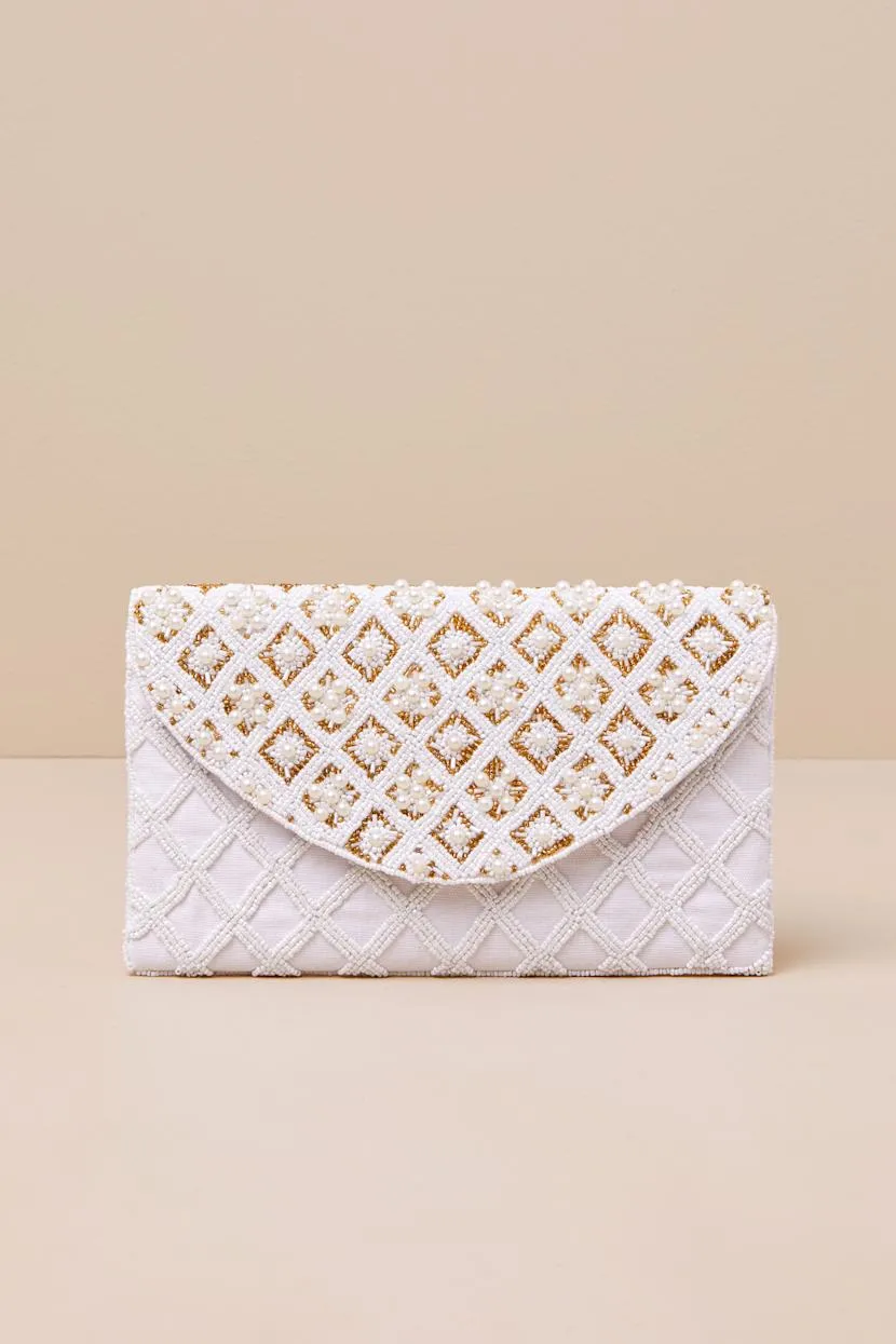 Luxurious Aspect White Beaded Pearl Clutch