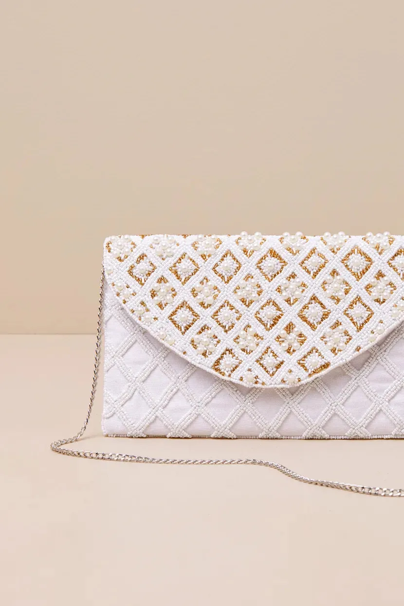 Luxurious Aspect White Beaded Pearl Clutch