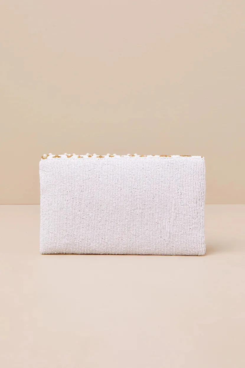 Luxurious Aspect White Beaded Pearl Clutch