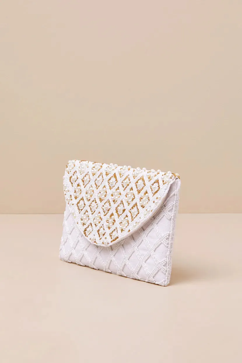 Luxurious Aspect White Beaded Pearl Clutch