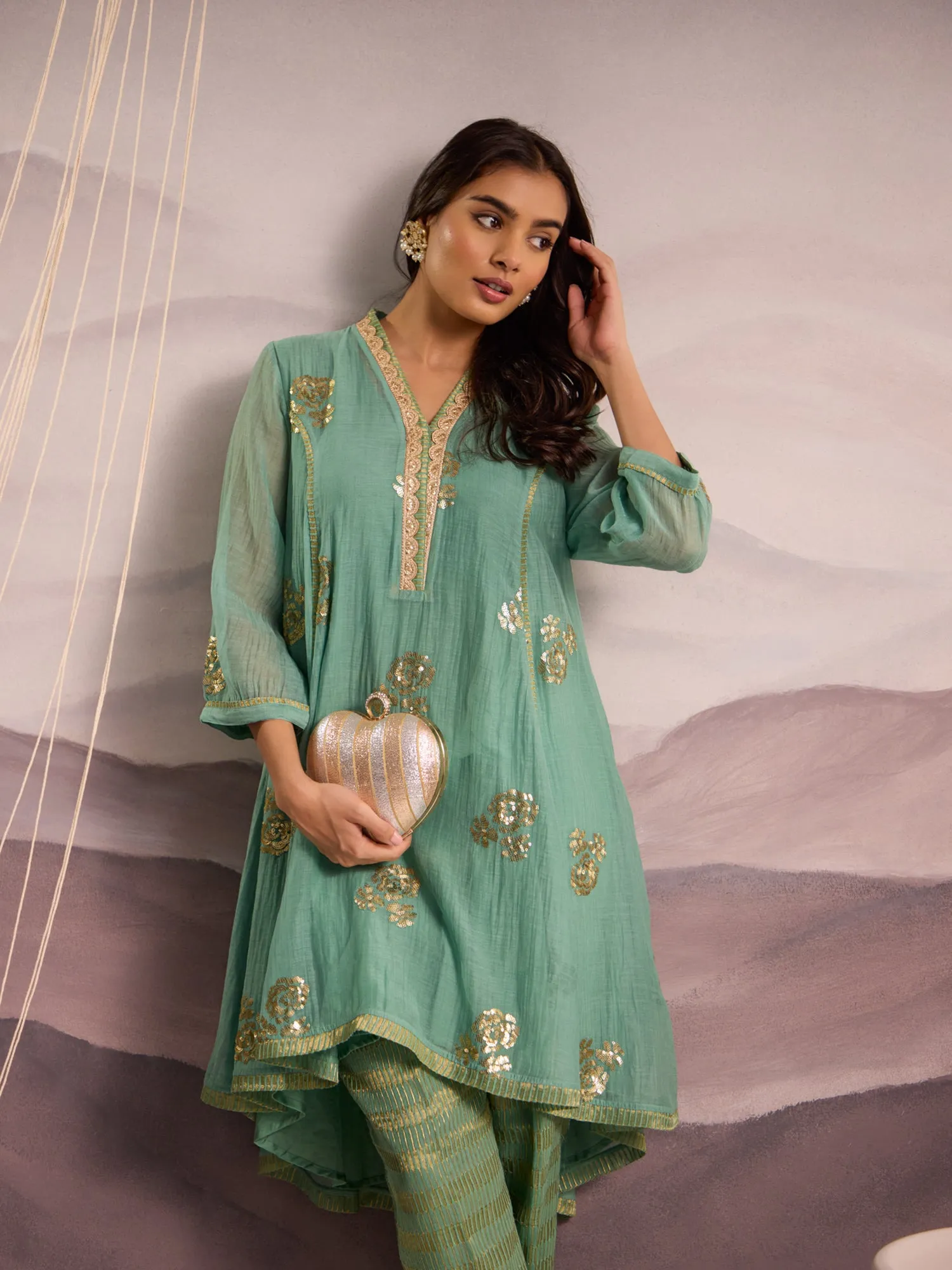 Manisha Rani Heart Brocade Clutch
