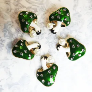 Mushroom-shaped snap buttons