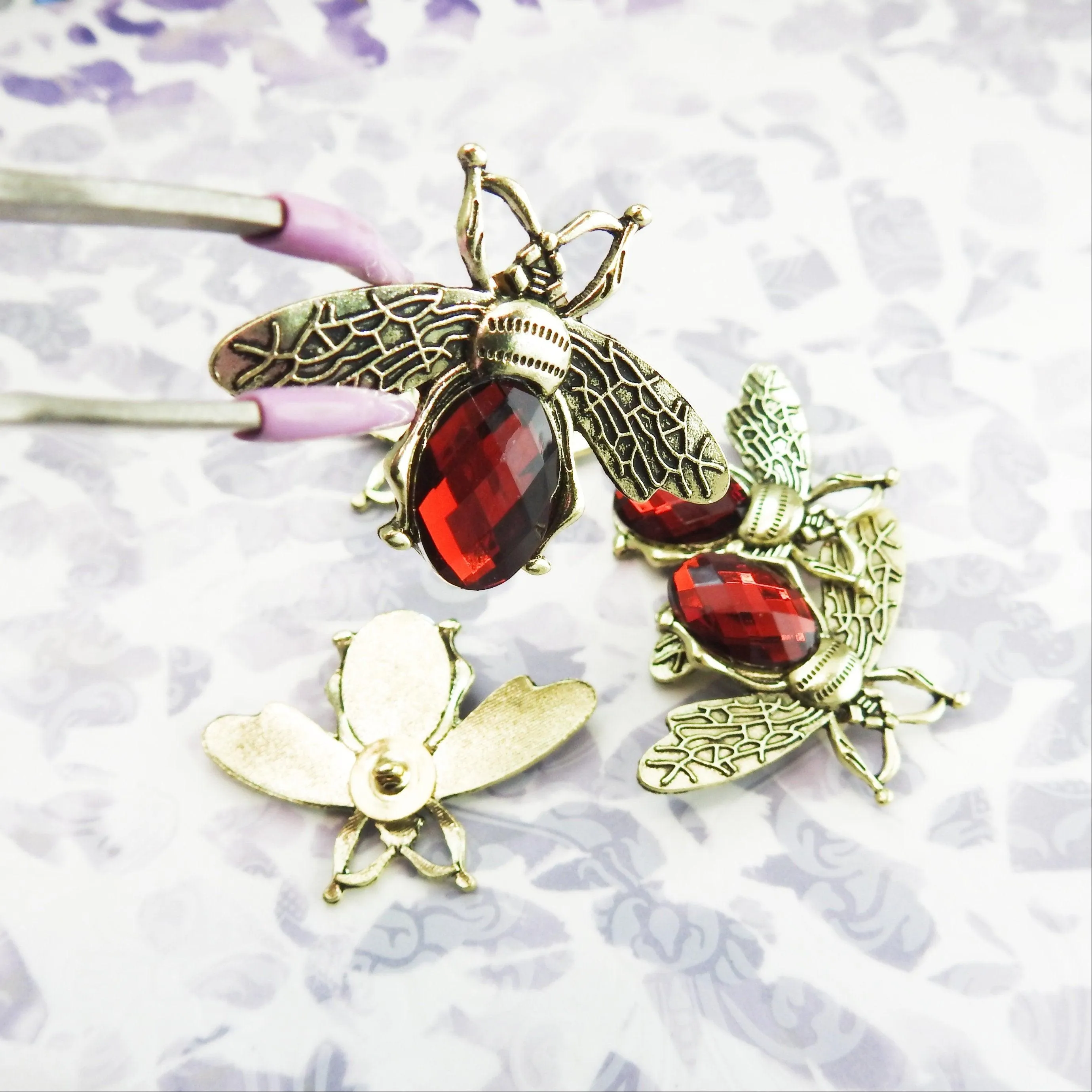 Red bee buttons