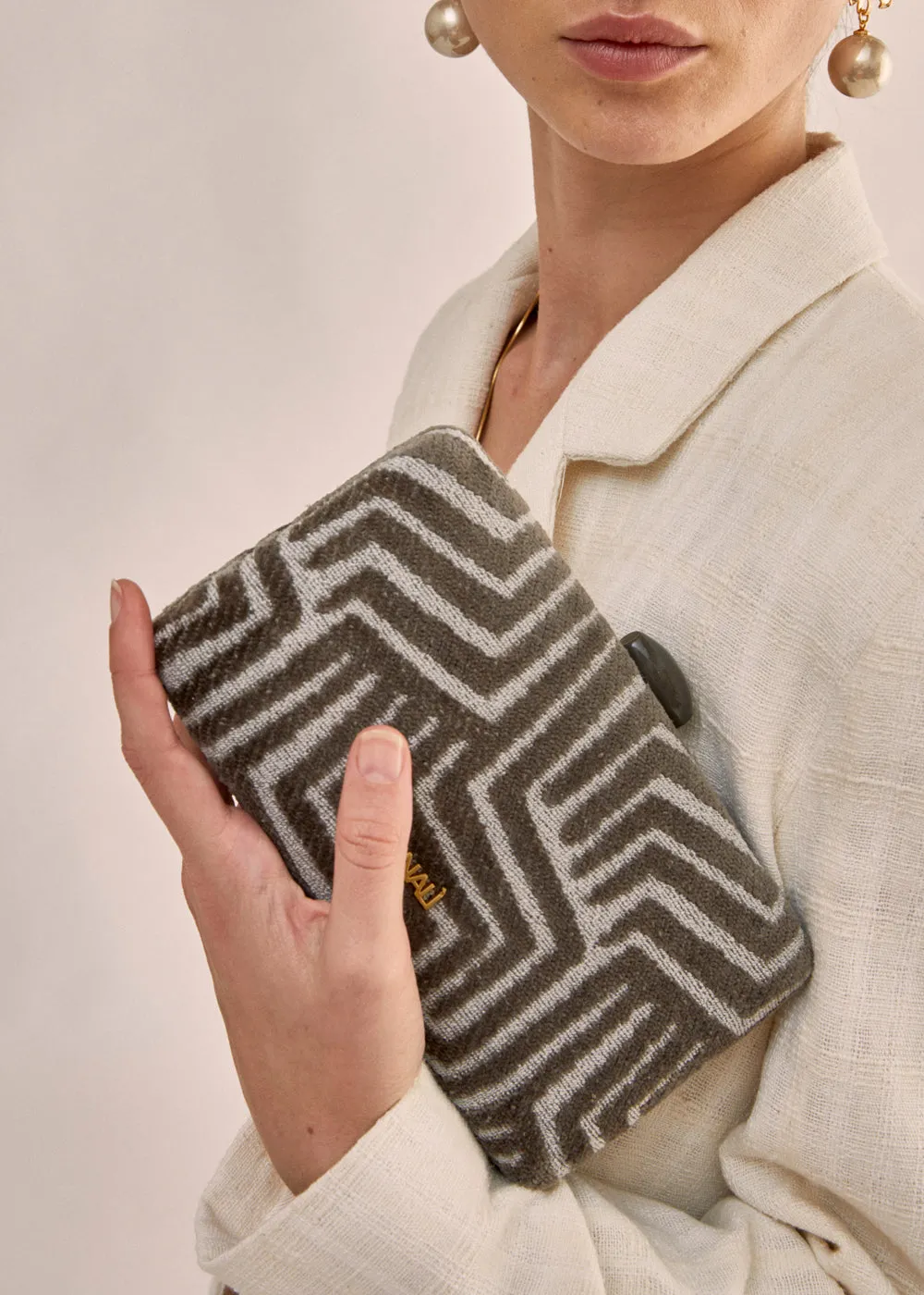 STEFANIA VELVET CLUTCH    COLORS