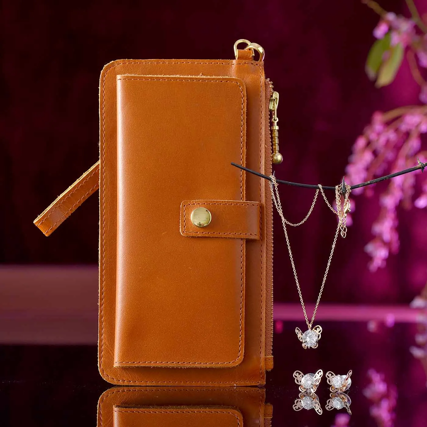Trendy Leather Clutch & Pendant Set