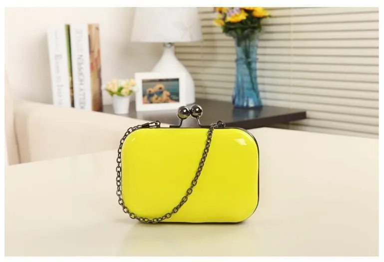 Vintage Skull purse Black Knuckle Ring Handbag Women Skull Clutch Evening Bag With shoulder Chain bolsas femininas