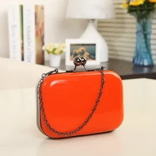 Vintage Skull purse Black Knuckle Ring Handbag Women Skull Clutch Evening Bag With shoulder Chain bolsas femininas