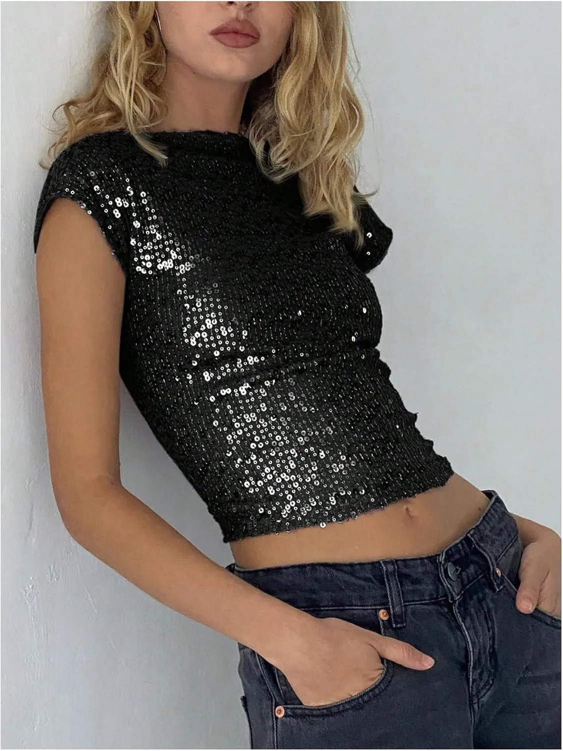 WDIRARA Women's Sequin Boat Neck Shirts Sparkle Glitter Backless Tee Cap Sleeve Crop Tops