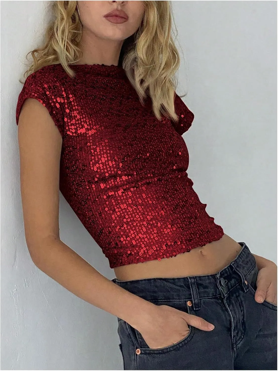 WDIRARA Women's Sequin Boat Neck Shirts Sparkle Glitter Backless Tee Cap Sleeve Crop Tops
