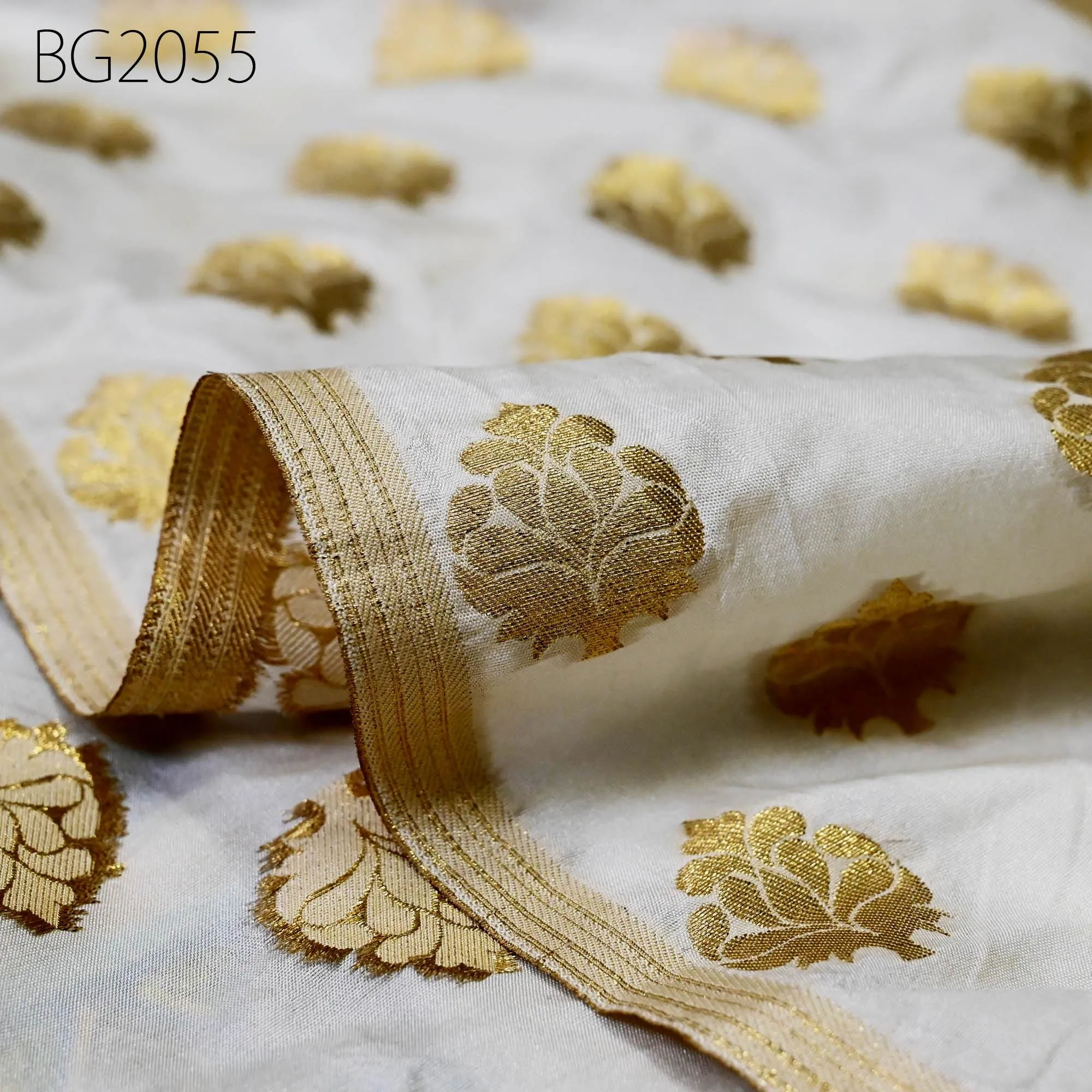 White Dyeable Brocade Fabric by the yard Gold Banarasi Lehenga Skirt Costume Wedding Dress Material Drapery Cushion Covers Saree Blouses