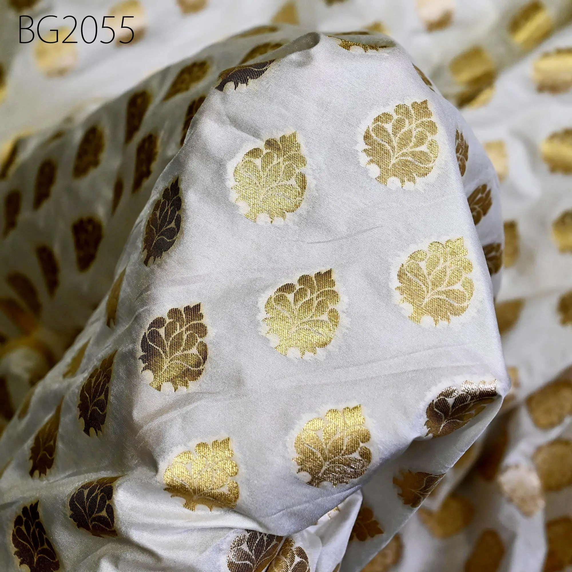 White Dyeable Brocade Fabric by the yard Gold Banarasi Lehenga Skirt Costume Wedding Dress Material Drapery Cushion Covers Saree Blouses