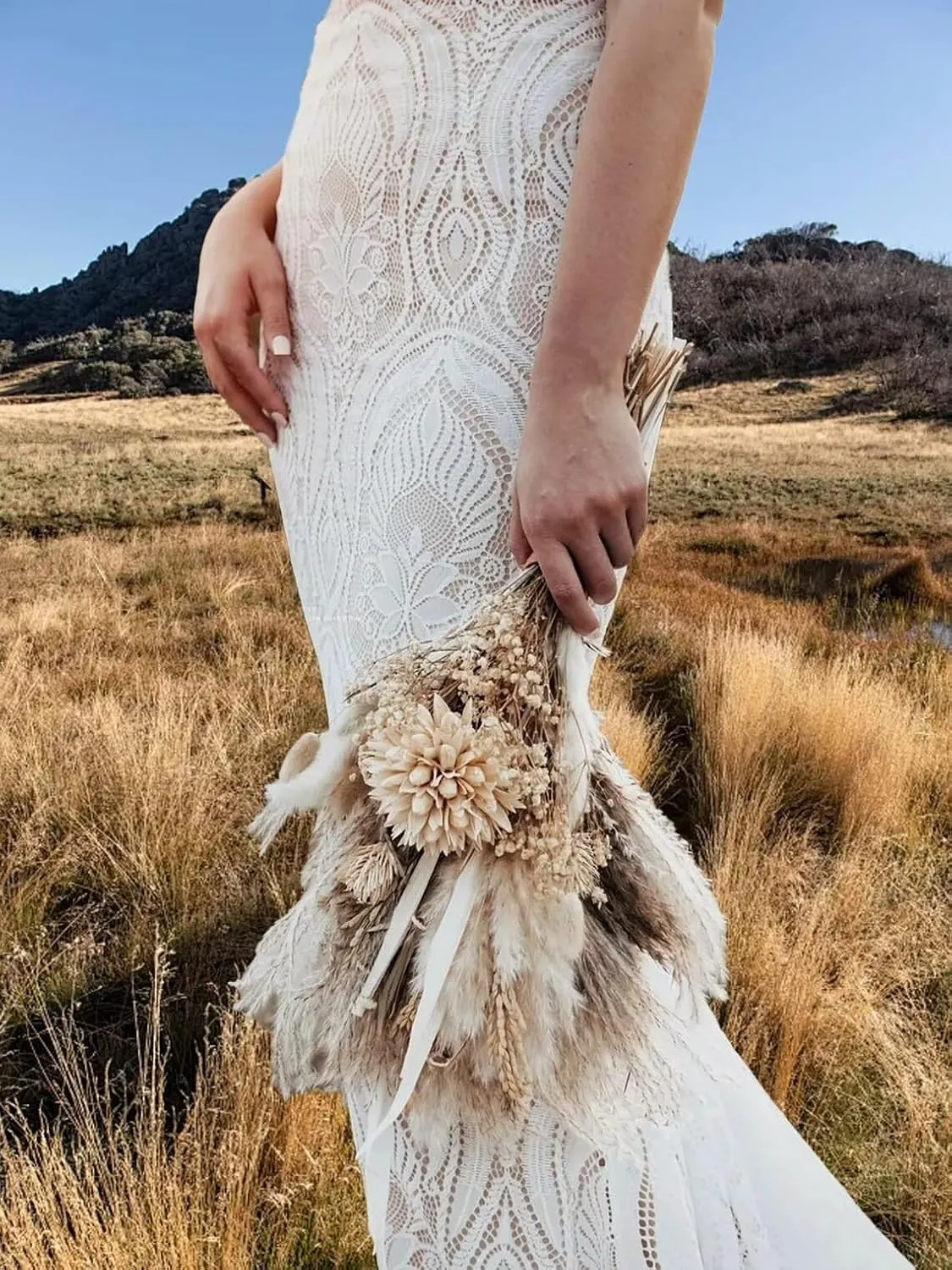 Women's Lace Wedding Dresses for Bride Long Sleeve Boho Bridal Wedding Gowns V Neck Bohemian Wedding Gown