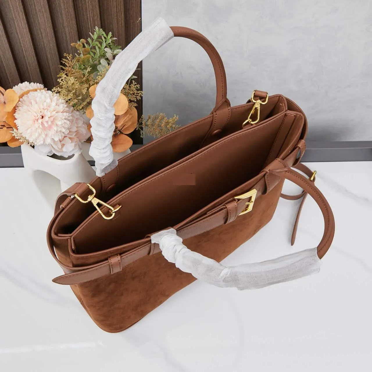 Zen shoulder tote