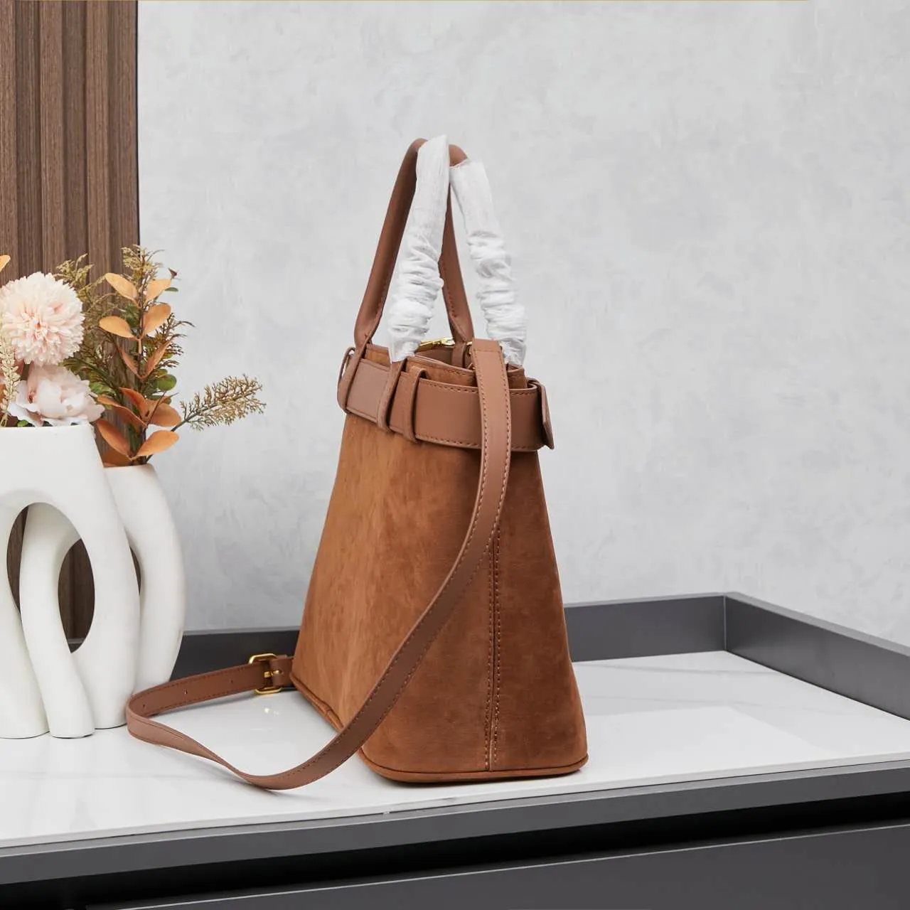 Zen shoulder tote