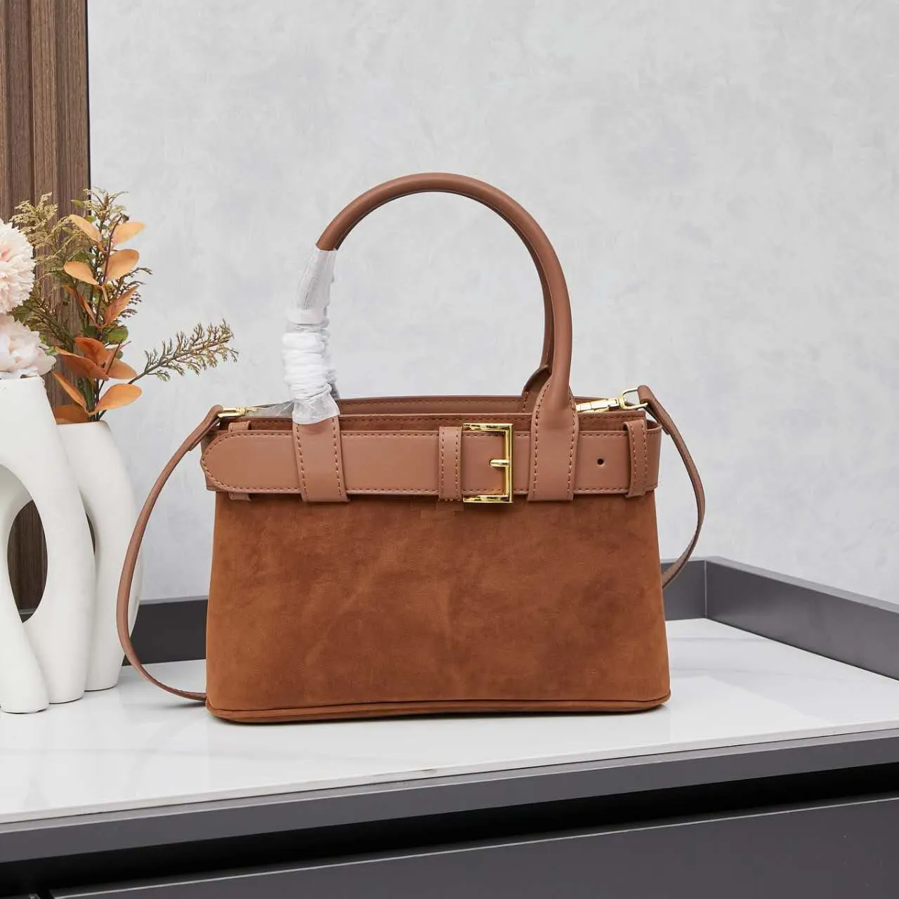 Zen shoulder tote